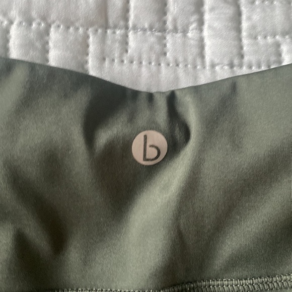 Cotton On Khaki gym biker shorts with pocket size large NWOT - Picture 6 of 7